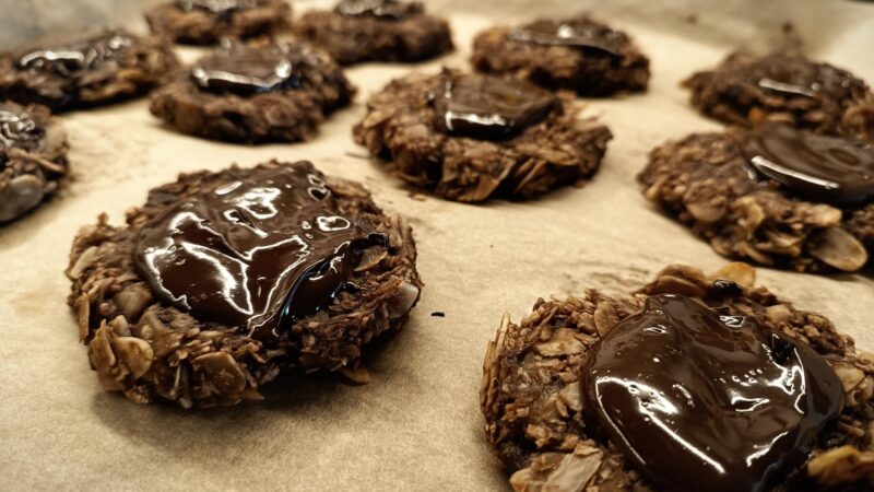 Kakaowo-bananowe ciastki na smutki